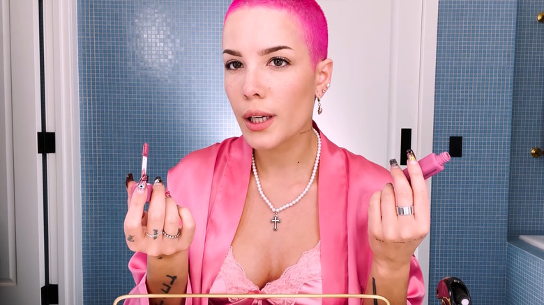Halsey applying makeup