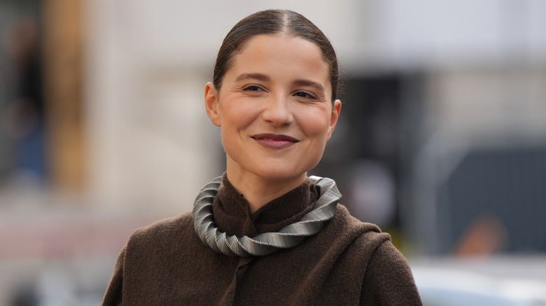 Woman in big necklace 