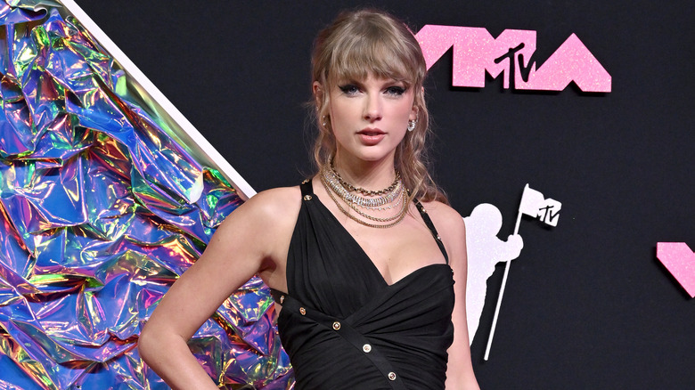 Taylor Swift red carpet