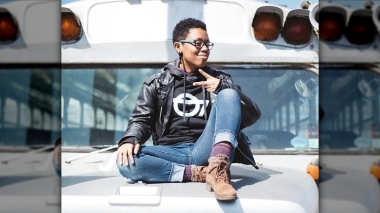 Model posing for Dfrntpigeon