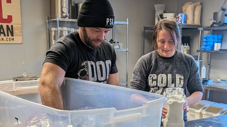 Dale King and Renee Wallace packing orders