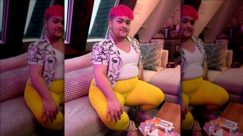 Model posing for GC2B