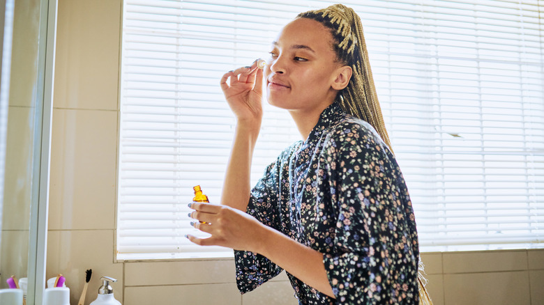 Applying serum to face