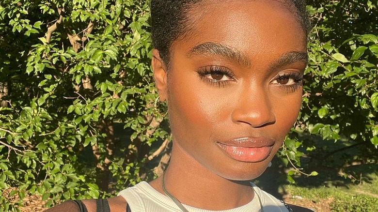 Woman with feathered brows