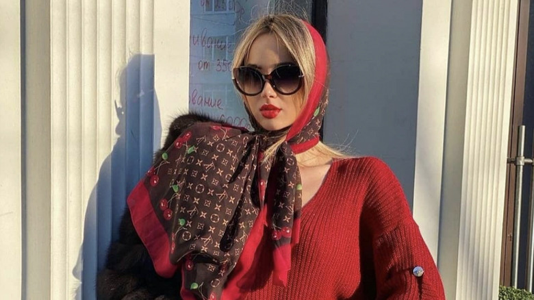 woman with scarf sunglasses