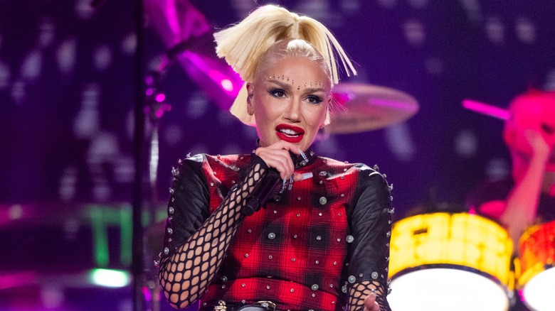 Gwen Stefani performing