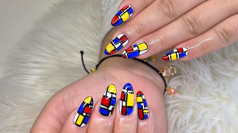 Primary color manicure