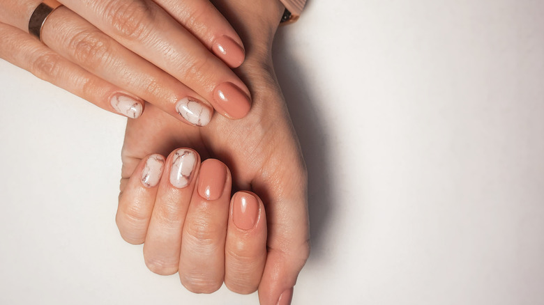 Short rounded manicure