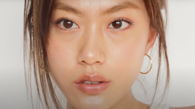 Woman on YouTube with peach lip gloss