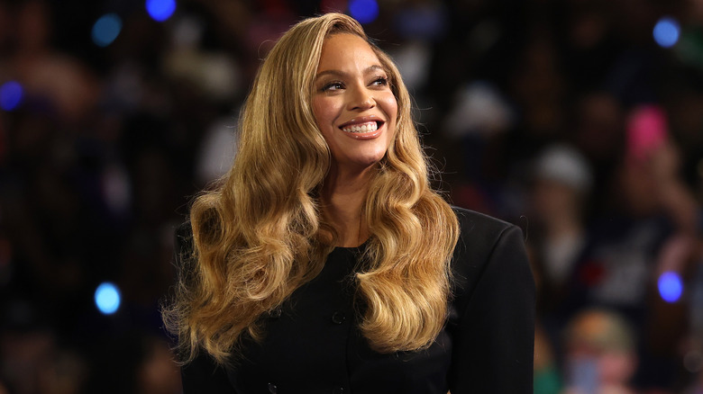 Beyoncé smiling with blond hair