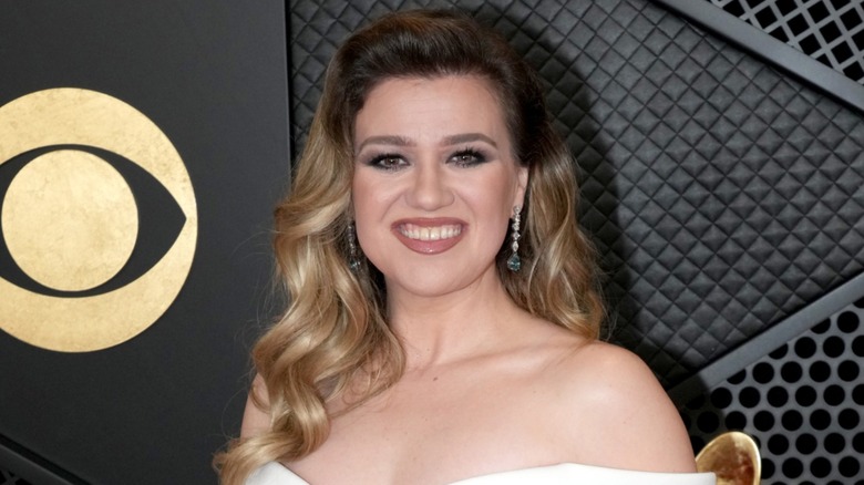 Kelly Clarkson on the red carpet