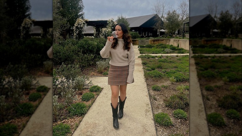 Woman wearing cowboy boots 