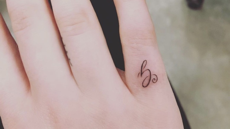 Sophie Turner's pinky finger with tattoo