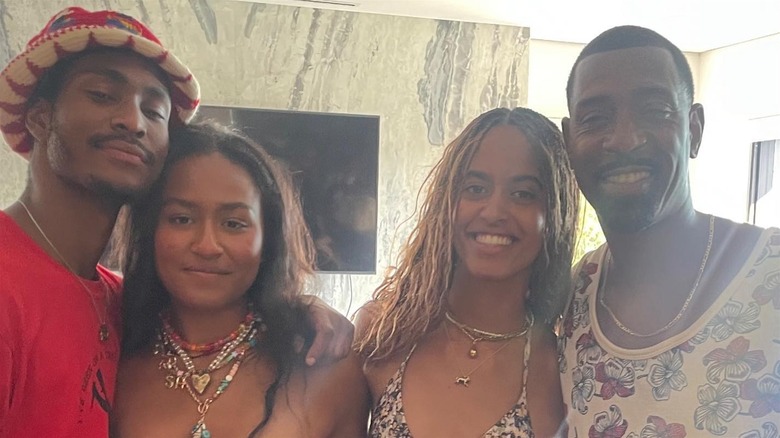 Clifton Powell Jr, Sasha Obama, Malia Obama, Kevin Tate together