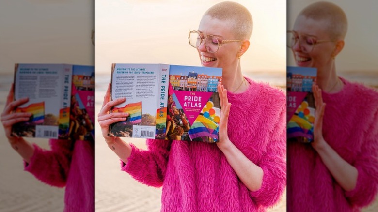Maartje Hensen holding their book