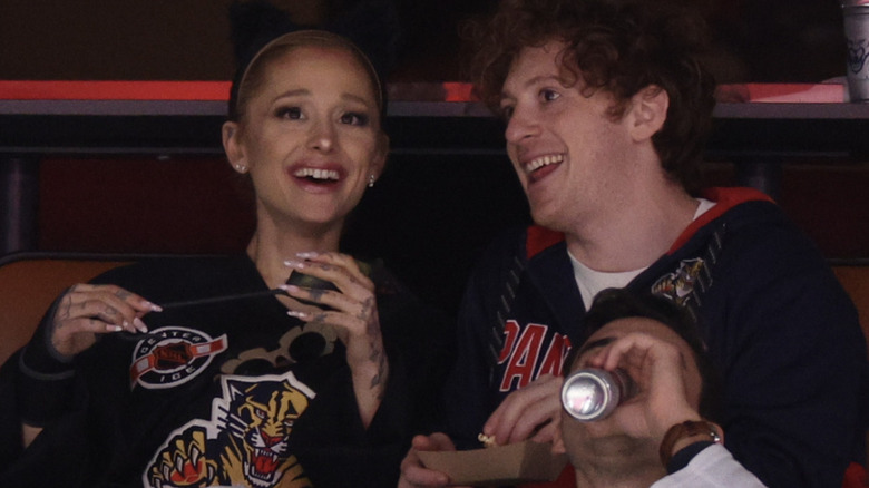 Ariana Grande Ethan Slater