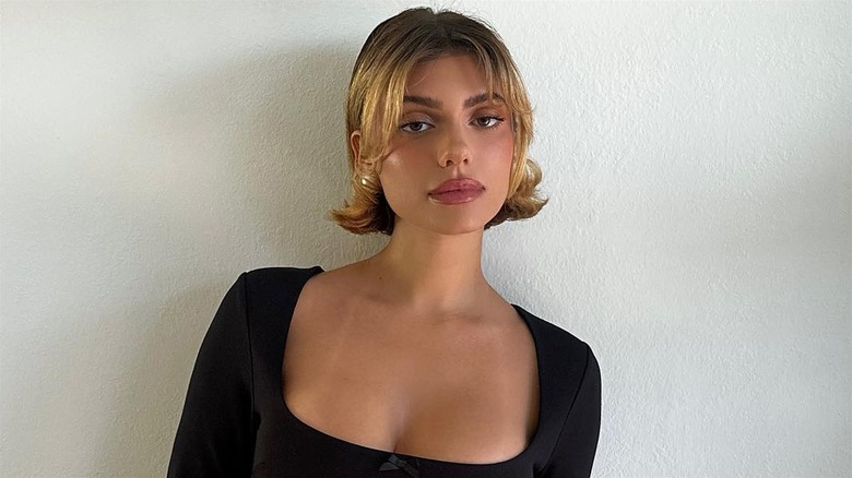 Woman with a short bell-bottom bob