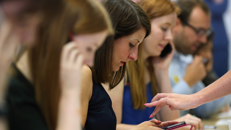 People phone banking
