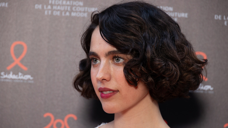 Margaret Qualley curly bob