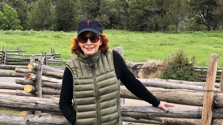 Reba McEntire posing in Colorado